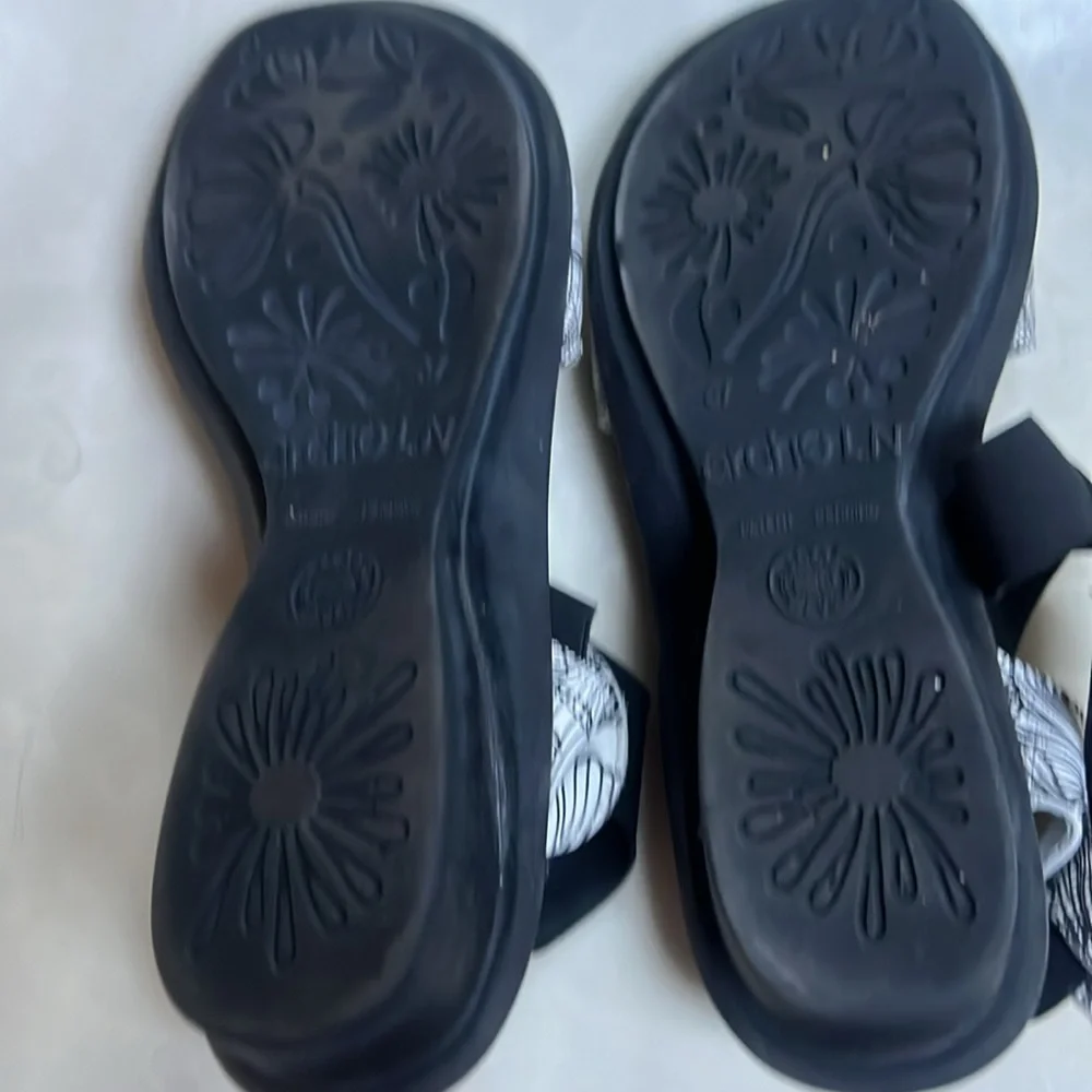 Arche - Picture 2 of 2